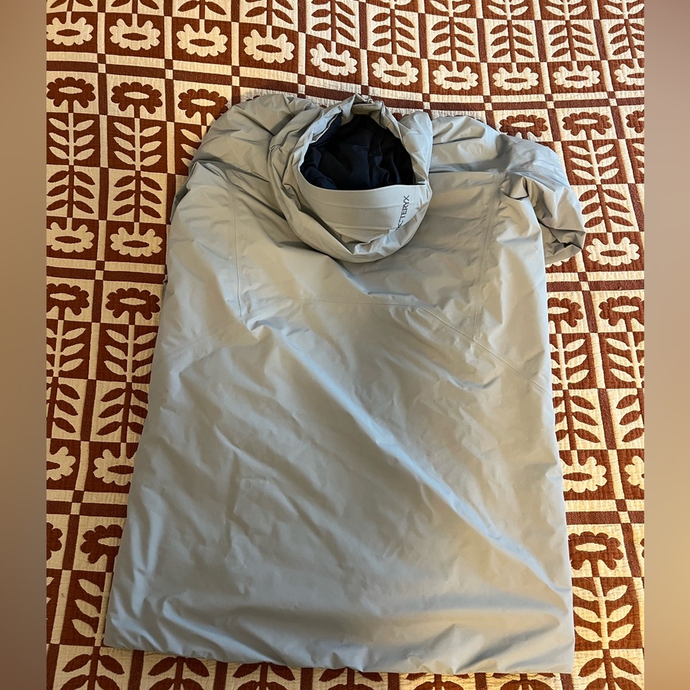 EUC Arc’teryx Insulated Beta Coat Long - Large - Picture 8 of 11
